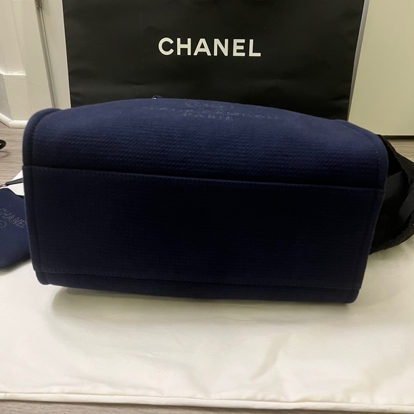 *SOLD* CHANEL DEAUVILLE LARGE TOTE - Picture 8 of 16